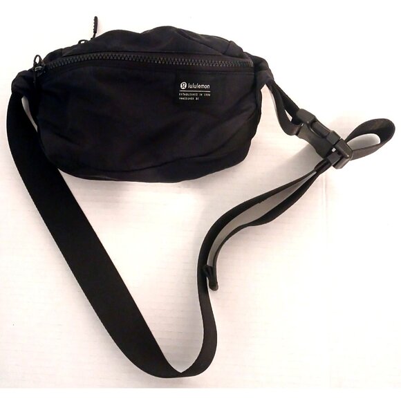 Lululemon Athletica Clean Lines Belt Bag Black Bum Bag Fanny Pack Purse Pouch - Picture 1 of 9